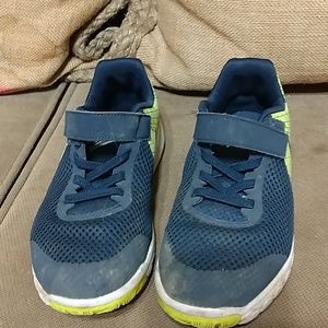 Nike Boys sneakers, navy/lime with velcro, 3Y